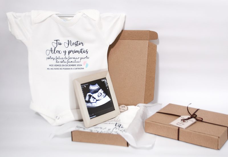 Body personalizado para bebé con nombre, frase o diseño a elección, ideal para regalar en un nacimiento o baby shower.